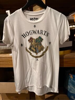 Warner Bros. White Hogwarts Crest Short Sleeve Tee